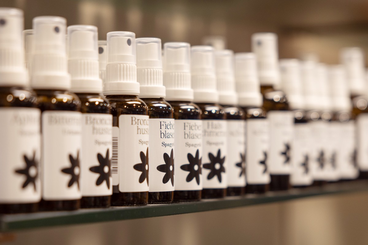 Drogerie Wyss Drogistin Janine Mettler, Elena Niklaus, Enola Brunner